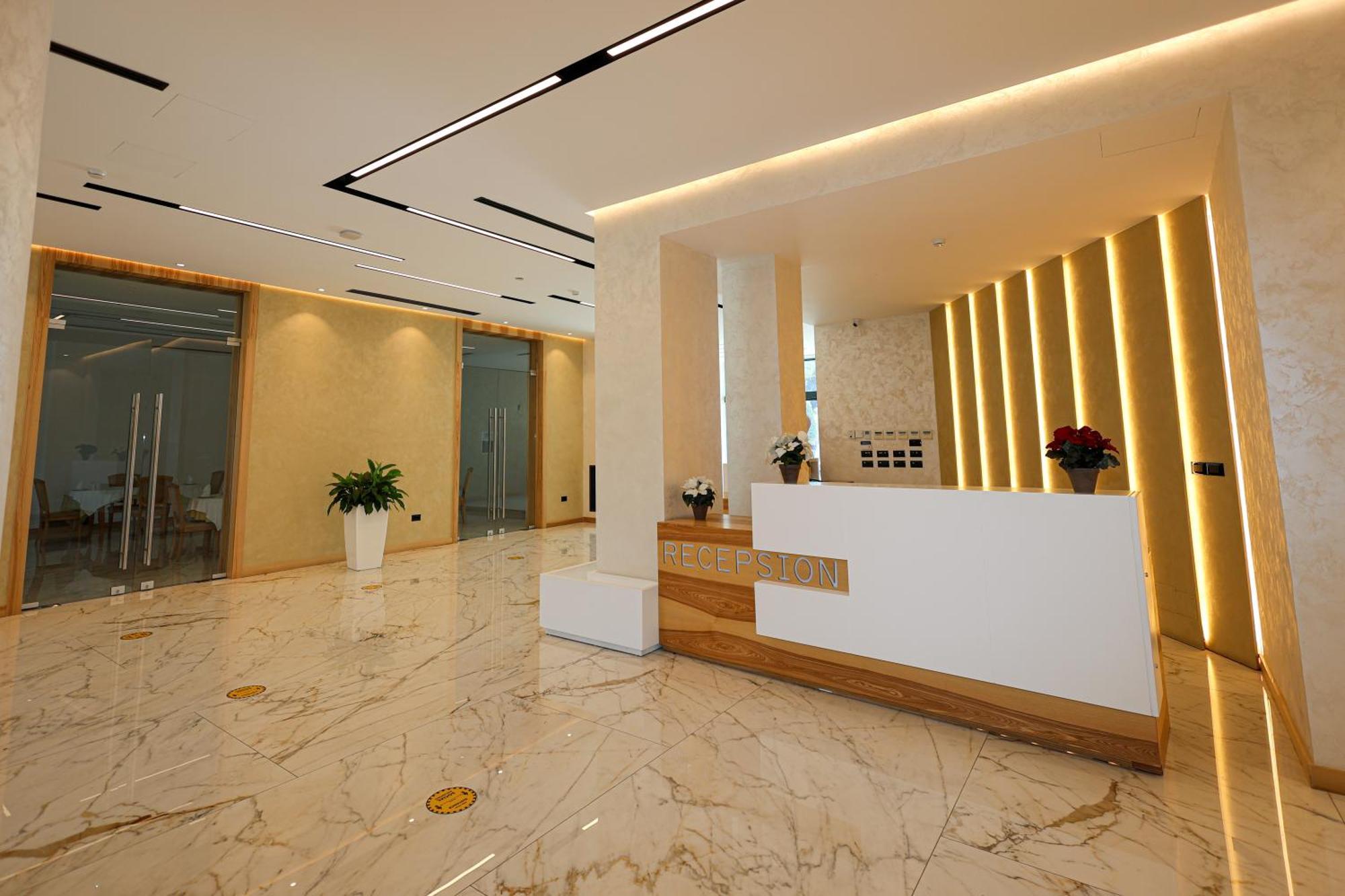 Grand White City Hotel بيرات المظهر الخارجي الصورة